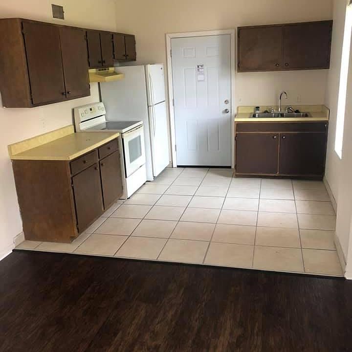 2nd image of 620 E 9th St APT 2A