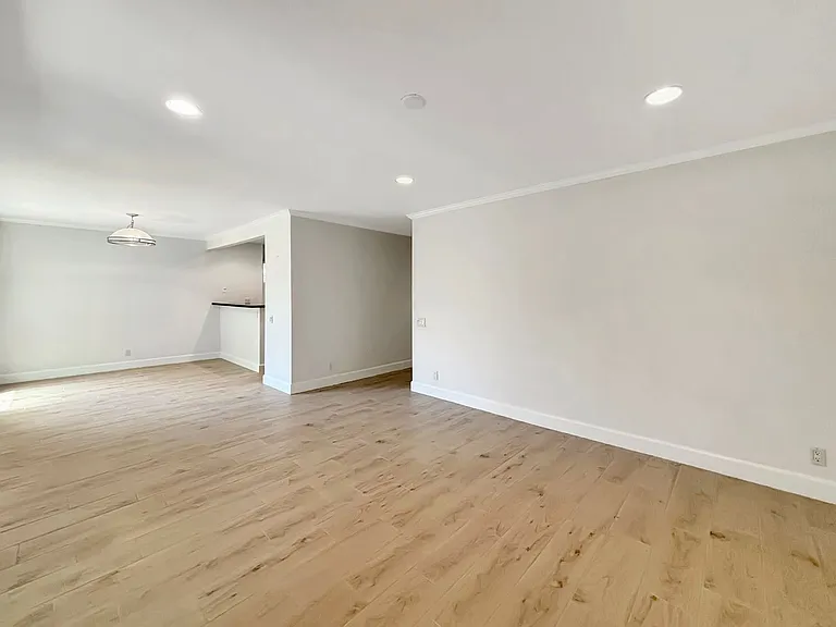 8503 Villa La Jolla Dr #J — Photo 4