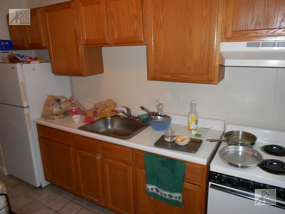 4th image of 61 Selkirk Rd APT 4