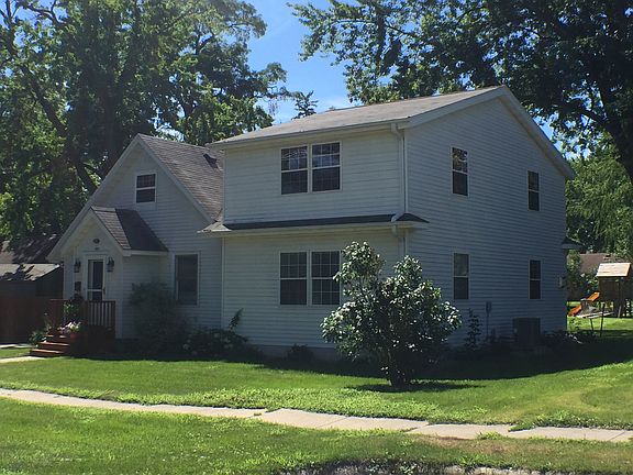 2nd image of 909 2nd Ave S