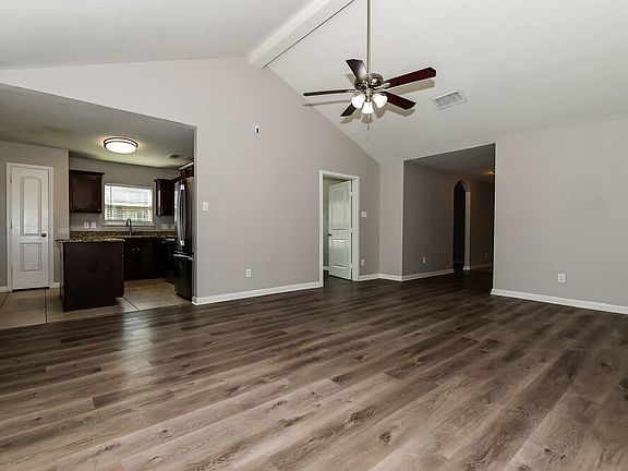 4th image of 1327 Chapman Dr