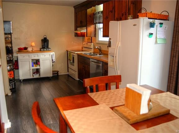 5th image of 3313 Summerbrooke Dr
