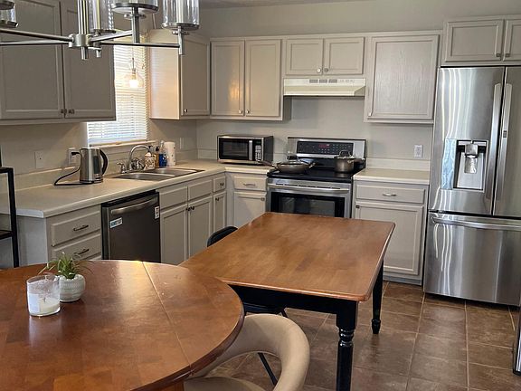 3rd image of 210 White Oak Ct