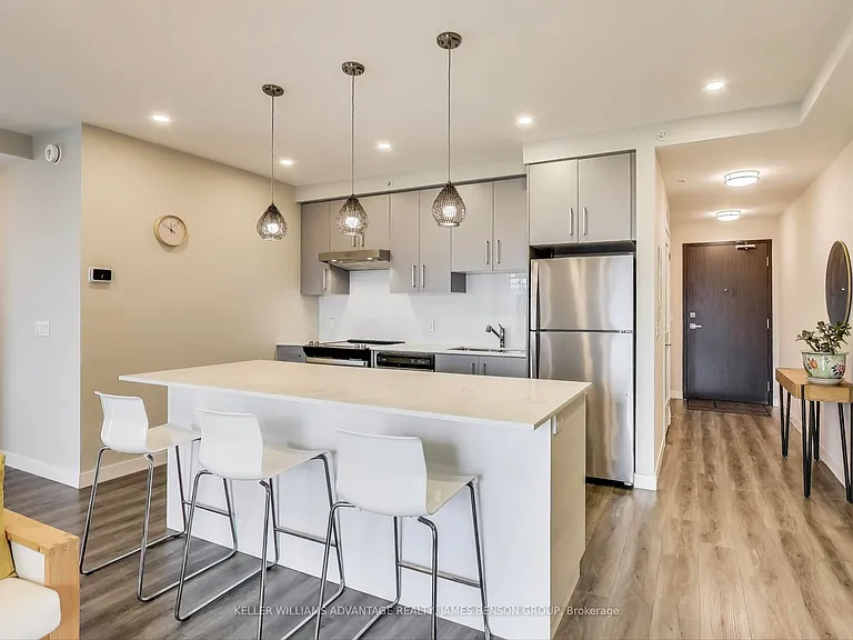 15 Queen St S #907 — Photo 1