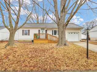 902 Oakcrest Dr, Champaign, IL 61821