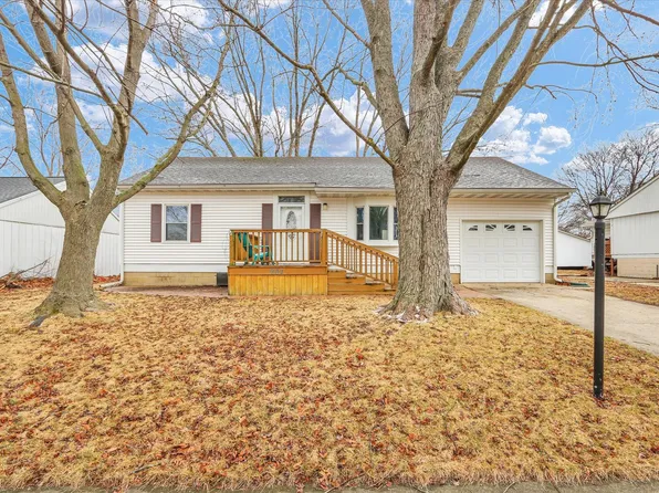 902 Oakcrest Dr, Champaign, IL 61821
