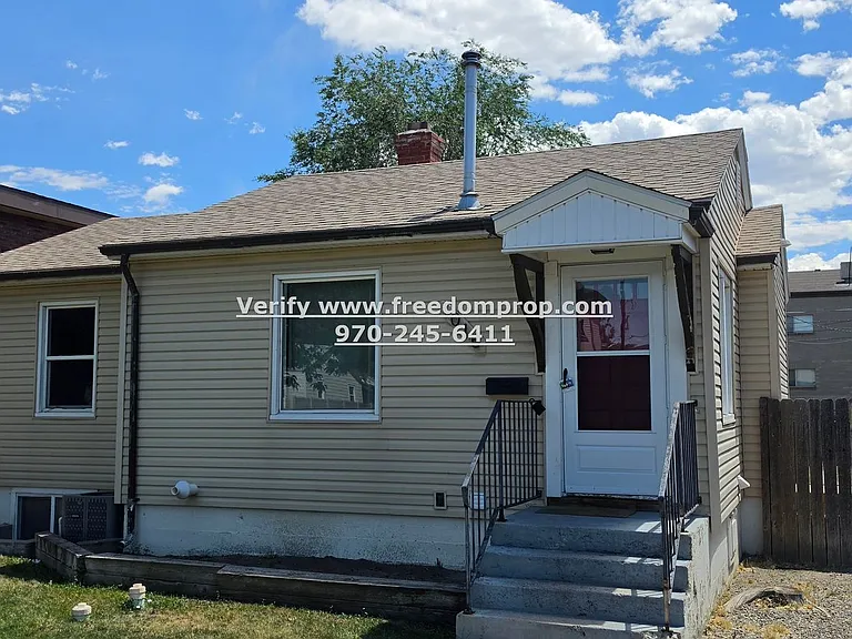 1015 Belford Ave — Photo 1
