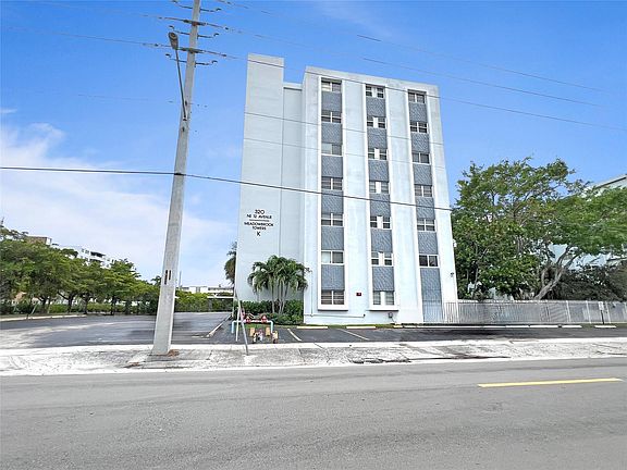 3rd image of 320 NE 12th Avenue #408