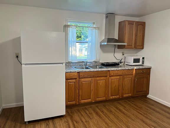 3rd image of 435 Sweetland Ave #A