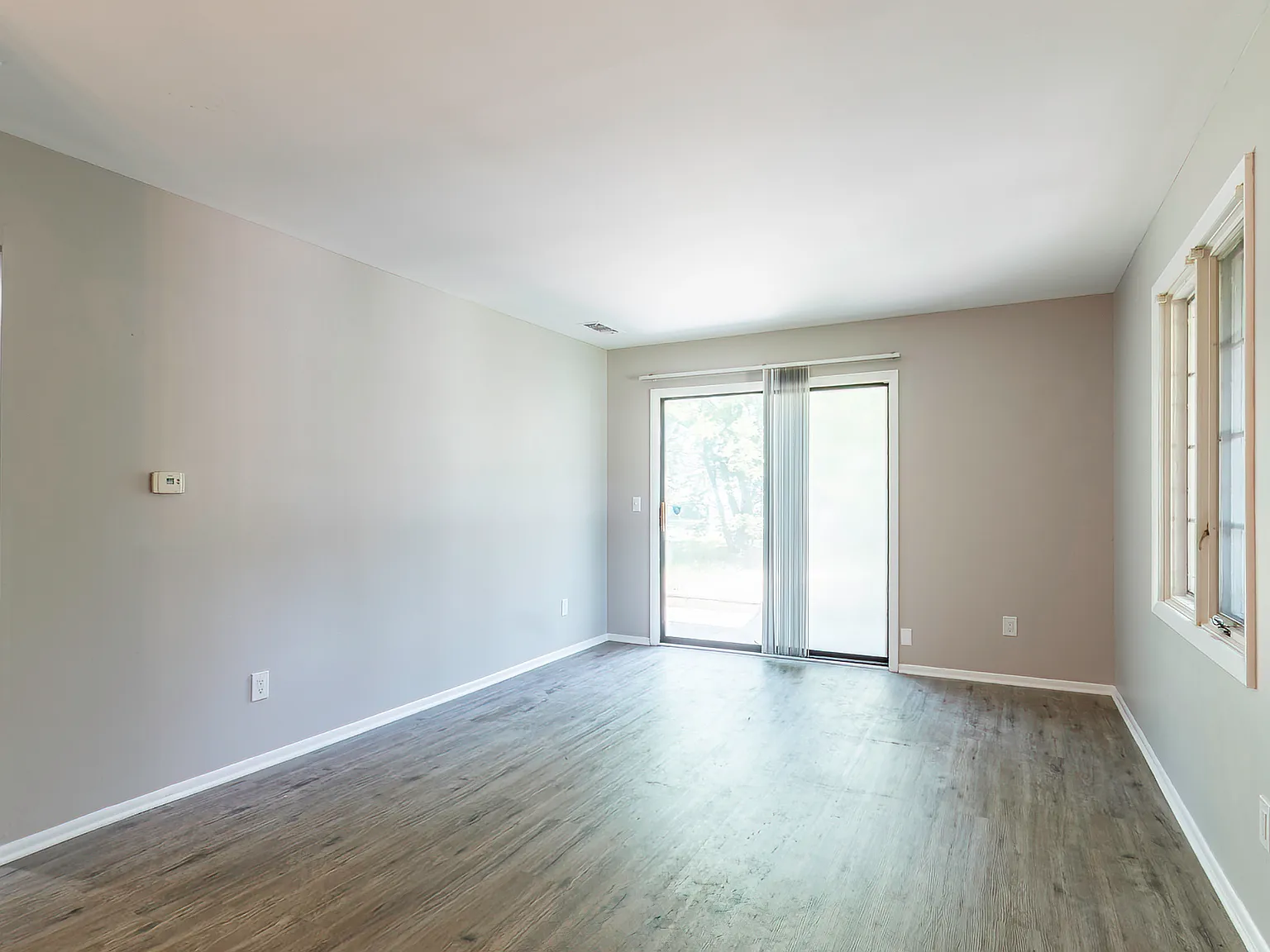2 bed, 853 sqft, $1,295 — Photo 3