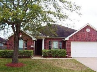 822 E Hampton Dr, Pearland, TX 77584