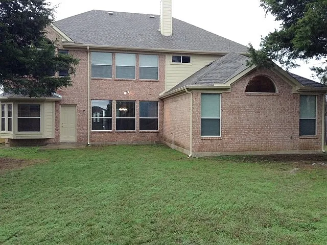 1360 Calvert Dr — Photo 15