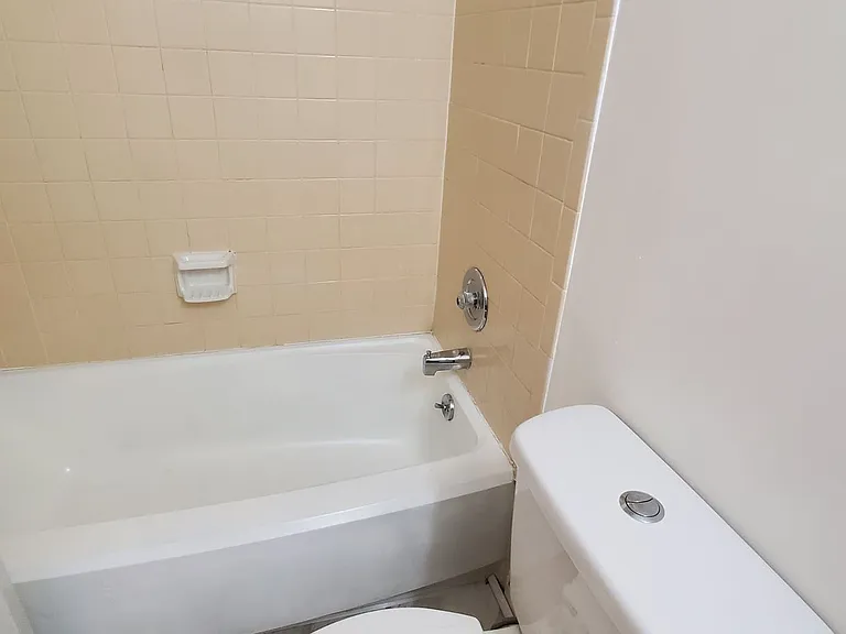 7402 Brigmore Dr — Photo 11