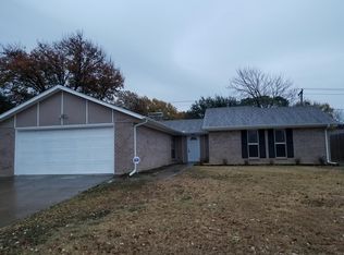 2207 Lavon Creek Ln, Arlington, TX 76006