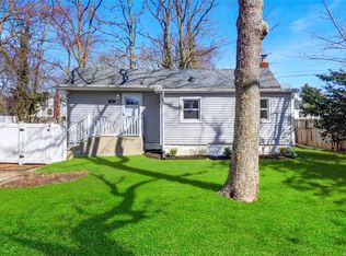 81 Granny Rd, Farmingville, NY 11738