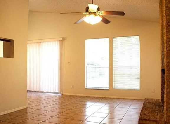 3rd image of 1004 Fieldwood Dr #B