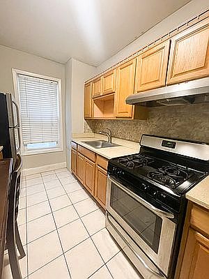 2nd image of 2326 28th Ave APT 1