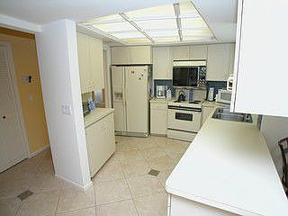 Kitchen w/Tile Floor
