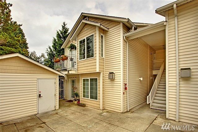 2nd image of 1255 NE 152nd St APT 6