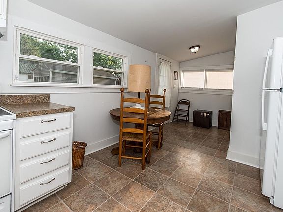 5th image of 409 Dailey Ave