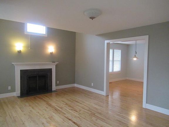 Living Room with gas firepalce