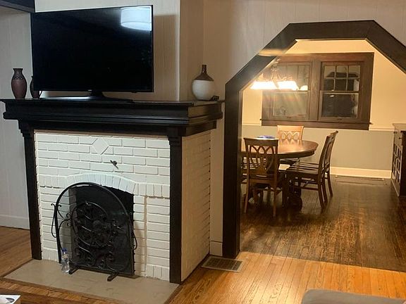 3rd image of 1225 E Mills Ave