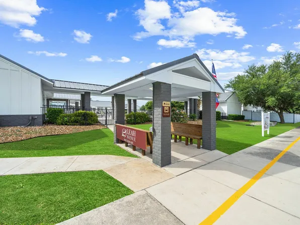 Leah Avenue Student Townhomes