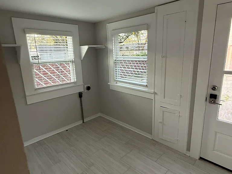 350 Ockley Dr — Photo 19
