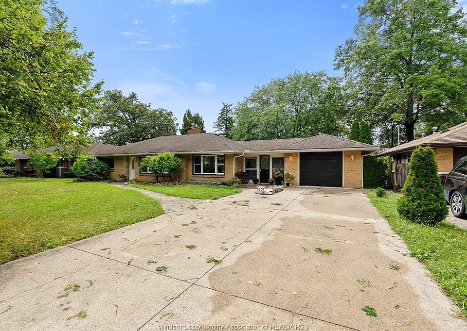 1st image of 2725 Buckingham Dr