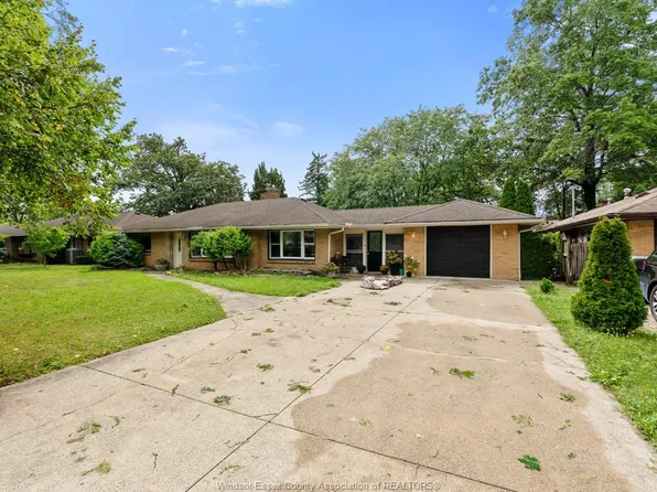 2725 Buckingham Dr, Windsor, ON N8T 2C1
