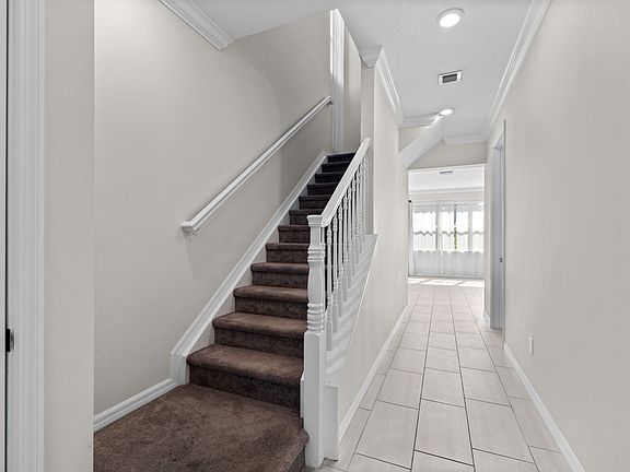 5th image of 1029 Eucalyptus Dr