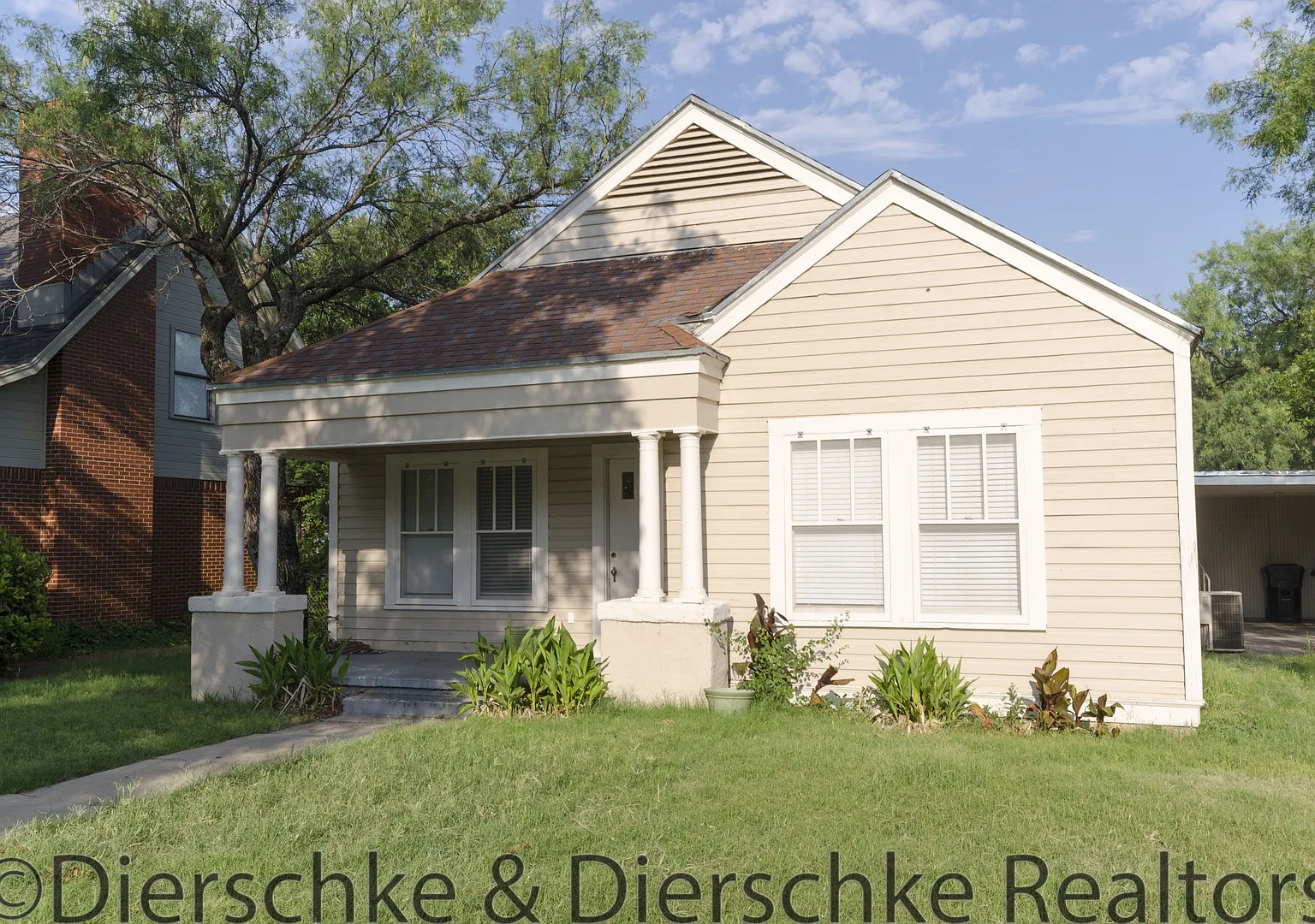 Precious Santa Rita Home! 3 Bedroom, 2 Bath Over 1600 Sq Ft, Don't Miss Out! — Photo 2