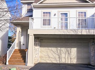 3266 Oak View Dr, Woodbury, MN 55129