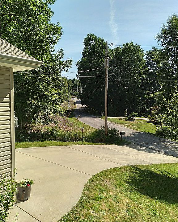 2nd image of 219 Wycliff Ln
