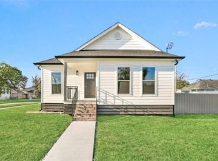 101 W Claiborne Sq, Chalmette, LA 70043