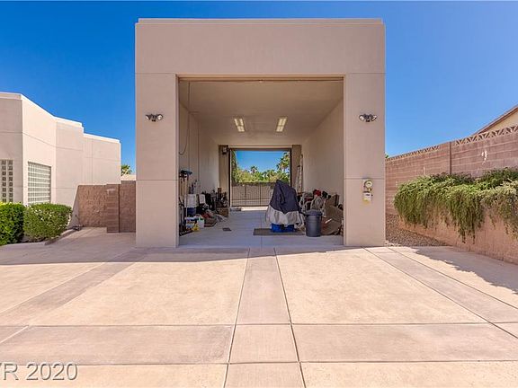 4th image of 3085 S Tioga Way