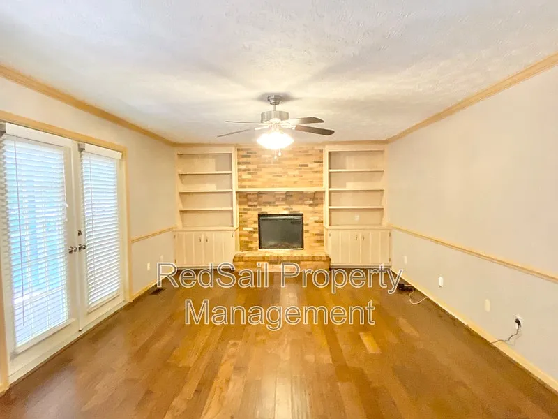 4 bed, 3.0 bath, 2621 sqft, $3,095 — Photo 4