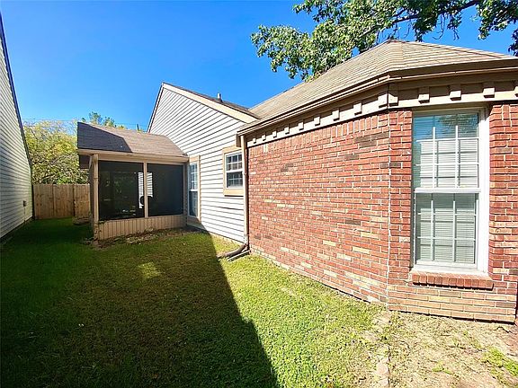 3rd image of 3670 Riverwood Dr