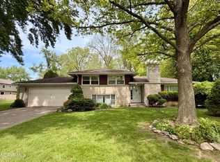 716 South Dr, Fremont, OH 43420