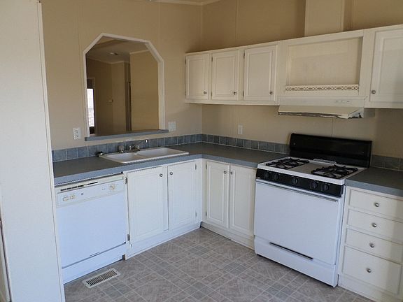 3rd image of 3400 Sagebrush Blvd
