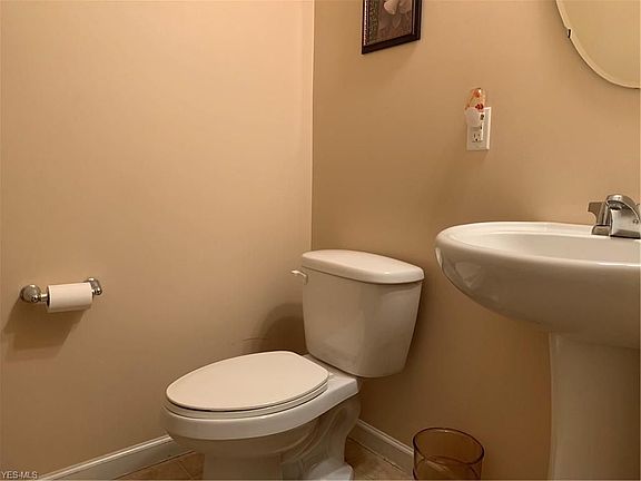 4th image of 165 Northwood Ln