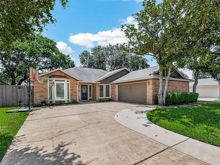 22939 Indian Ridge Dr — Photo 2
