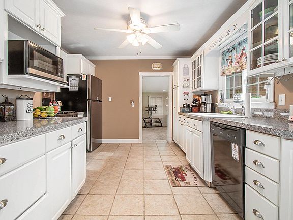 5th image of 23128 Sandalwood Dr