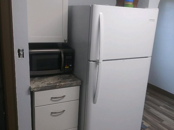 3rd image of 614 E Rich Ave