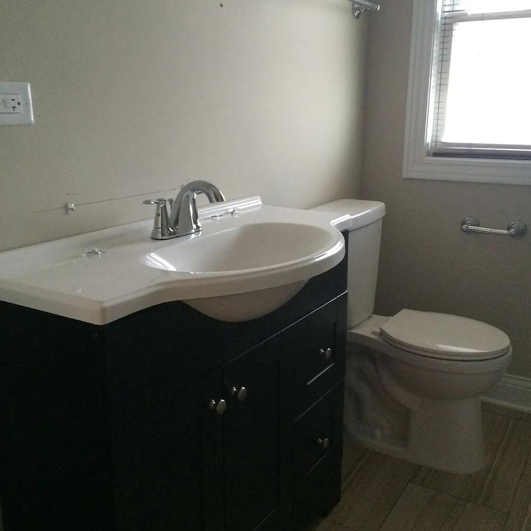 807-817 Devon — Photo 4