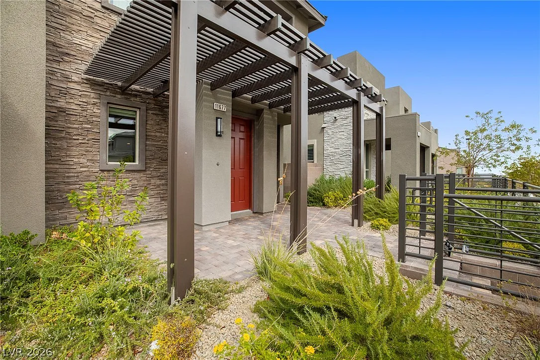 3 bed, 2.5 bath, 1556 sqft, $2,600 — Photo 3