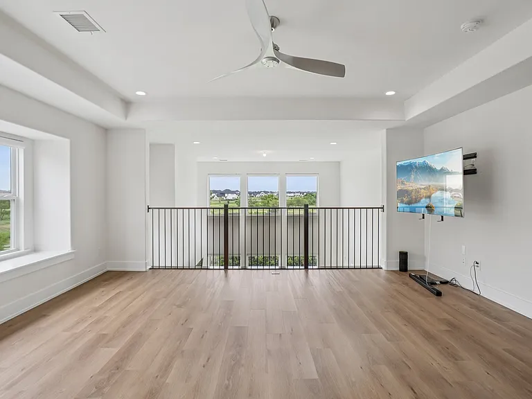 3960 Medio Creek Dr — Photo 20