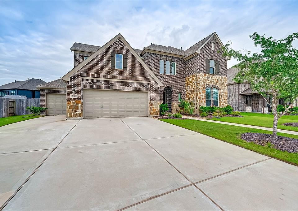 Welcome Home to Stonecreek Estates! 5823 Nickel Bend Lane in Rosenberg.