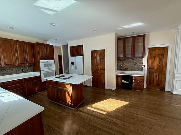 5th image of 530 Termar Ct