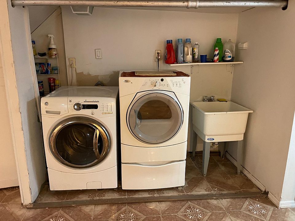 2nd image of 2732 Tenbroeck Ave #12